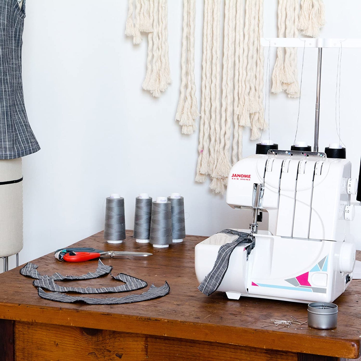 MOD-8933 Serger with Lay-in Threading, 3 and 4 Thread Convertible with Differential Feed